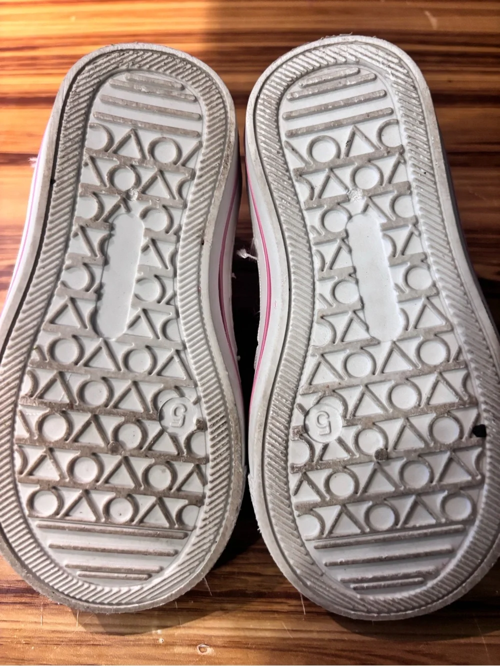 Toddler Glitter Velcro Sneakers in Pink size 5